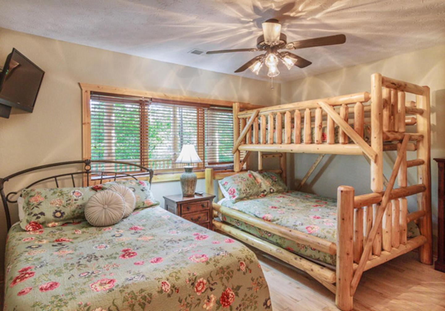 Big Bear Ridge Lodge - Breathtaking Mountain Views And Private Forest Scenes In Amazing Large Log Cabin Gatlinburg Kültér fotó
