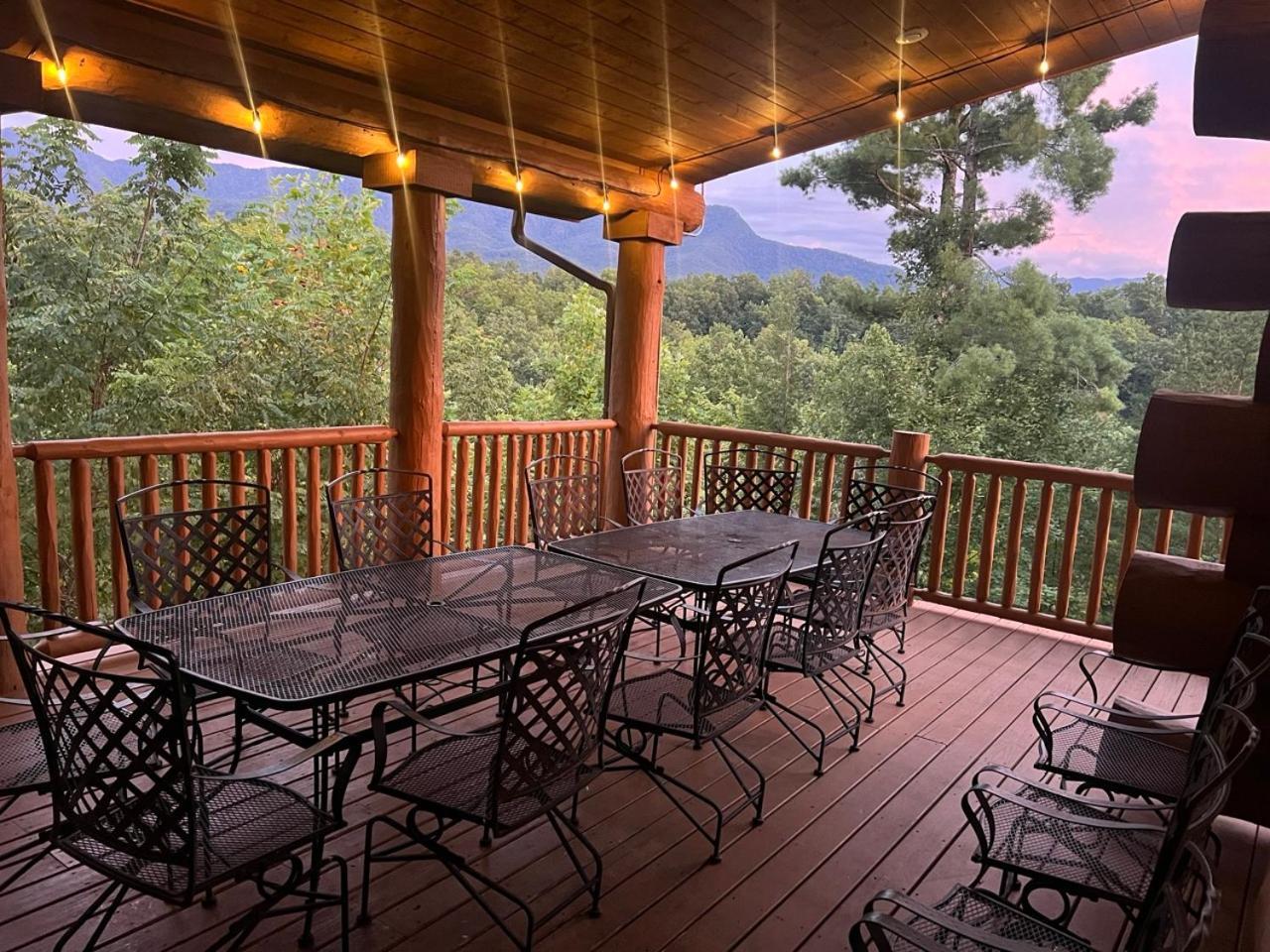 Big Bear Ridge Lodge - Breathtaking Mountain Views And Private Forest Scenes In Amazing Large Log Cabin Gatlinburg Kültér fotó